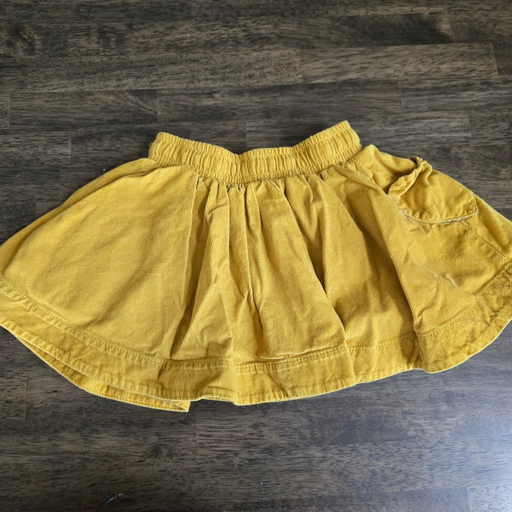 Mini Boden Girls Mustard Yellow Corduroy Skirt Heart Pocket Floral Lining 2-3Y - Picture 2 of 6